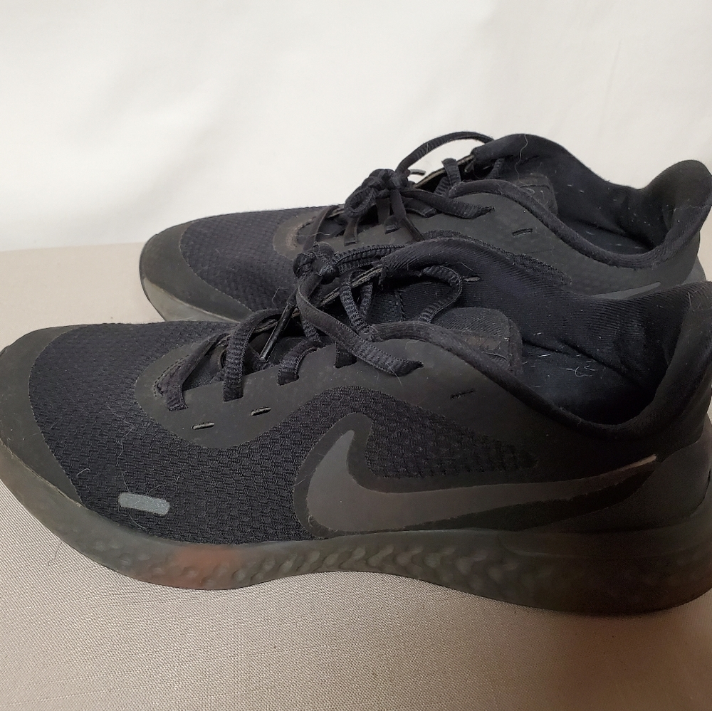Youth Size 7 Nike Sneakers